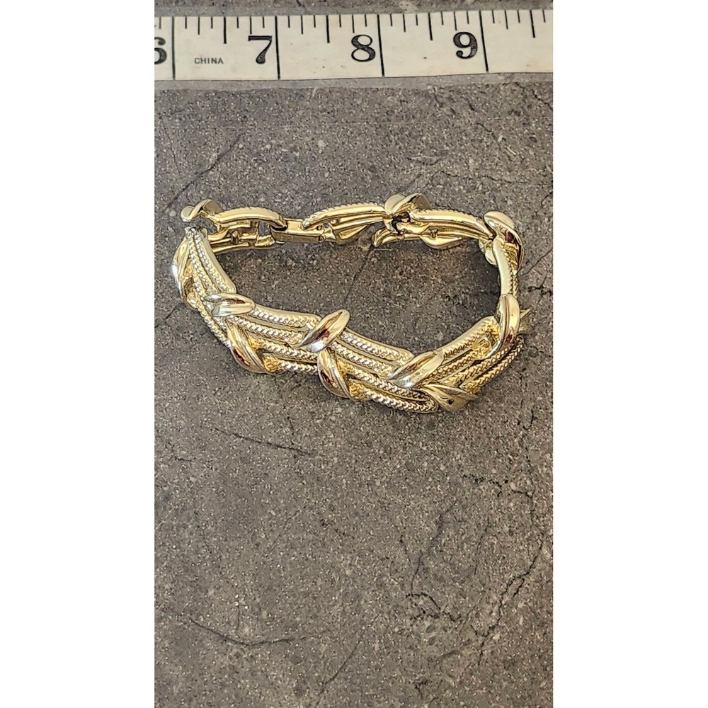 Lisner‎ Bracelet Gold Tone Vintage Leaves and Textured Lines
